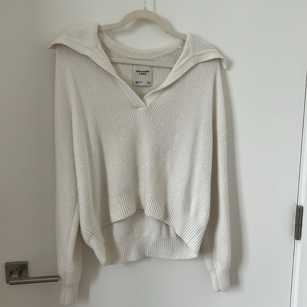 Abercombie Notch Neck Sweater Polo in White S - Picture 2 of 4